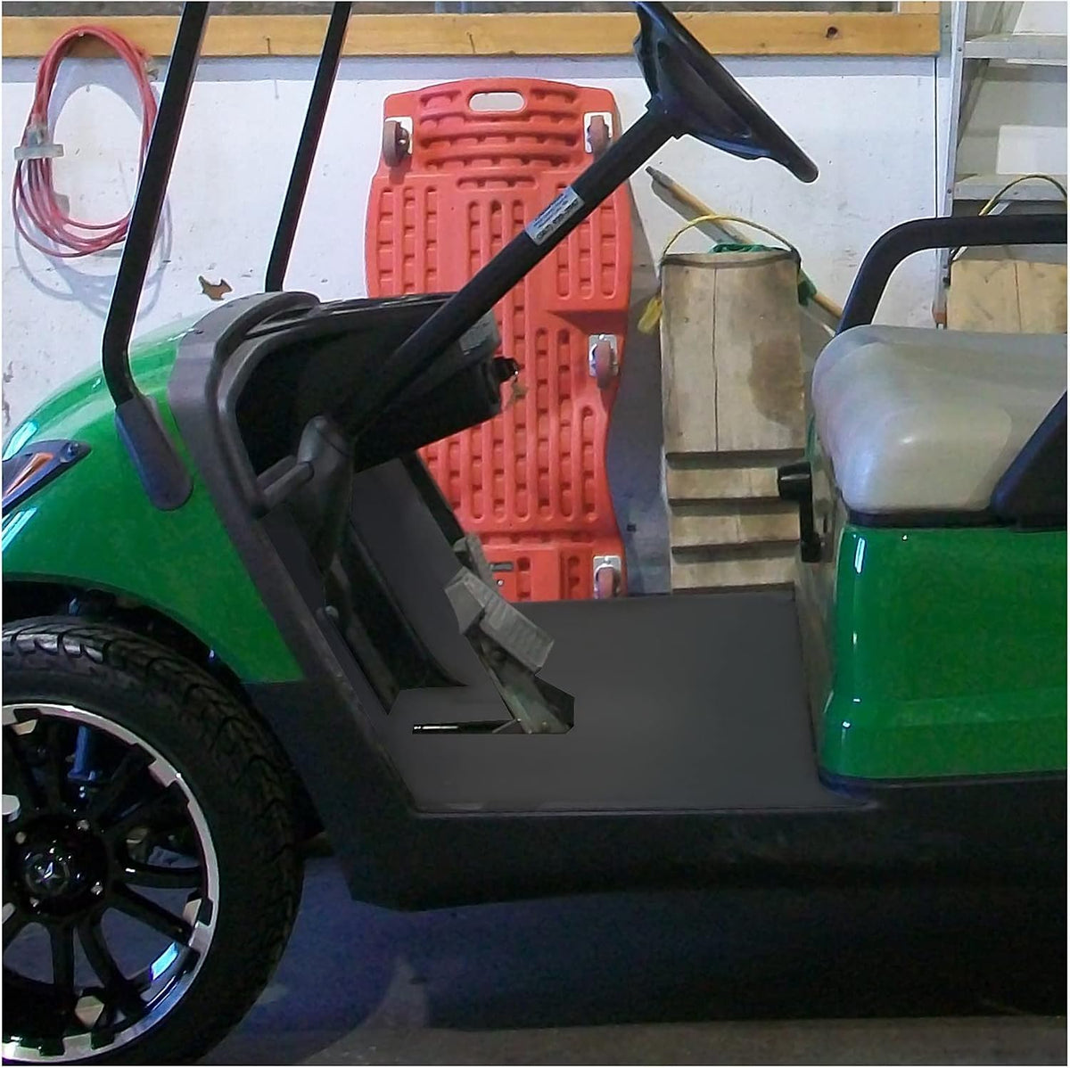 10L0L Anti-slip pattern on Yamaha G29 liner enhances traction.