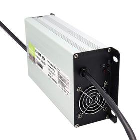 Abakoo automatic float-charge feature promotes battery longevity.