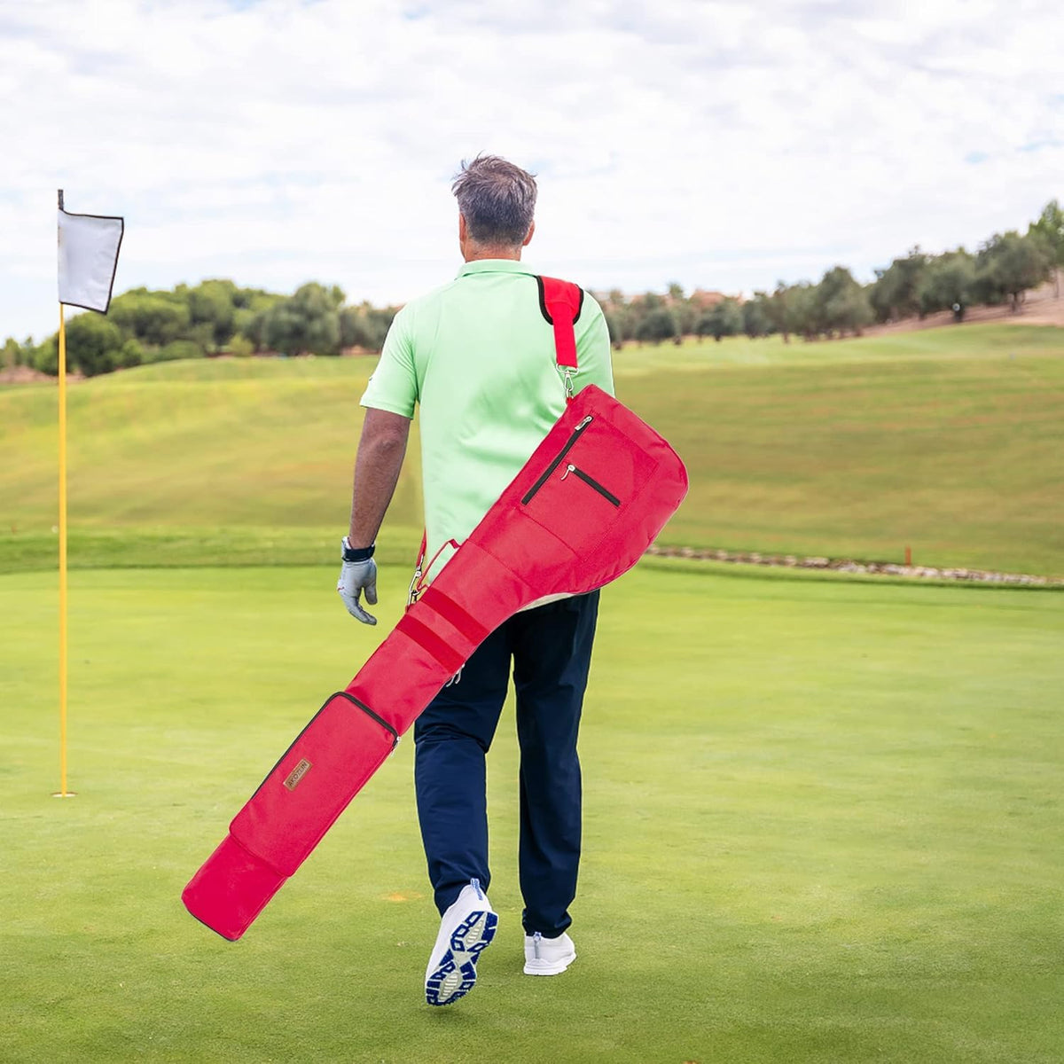 AKOZLIN gift-ready golf bag for enthusiasts, perfect for birthdays.