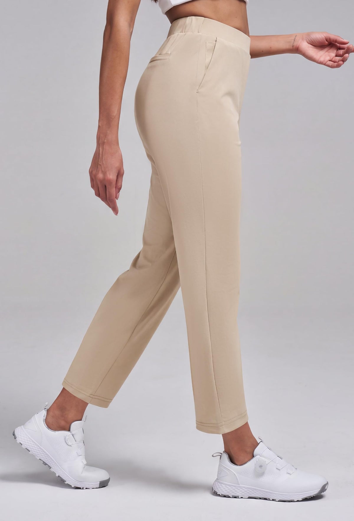 Alaroo Womens Golf Pants Pocket: secure space for essentials during travel.