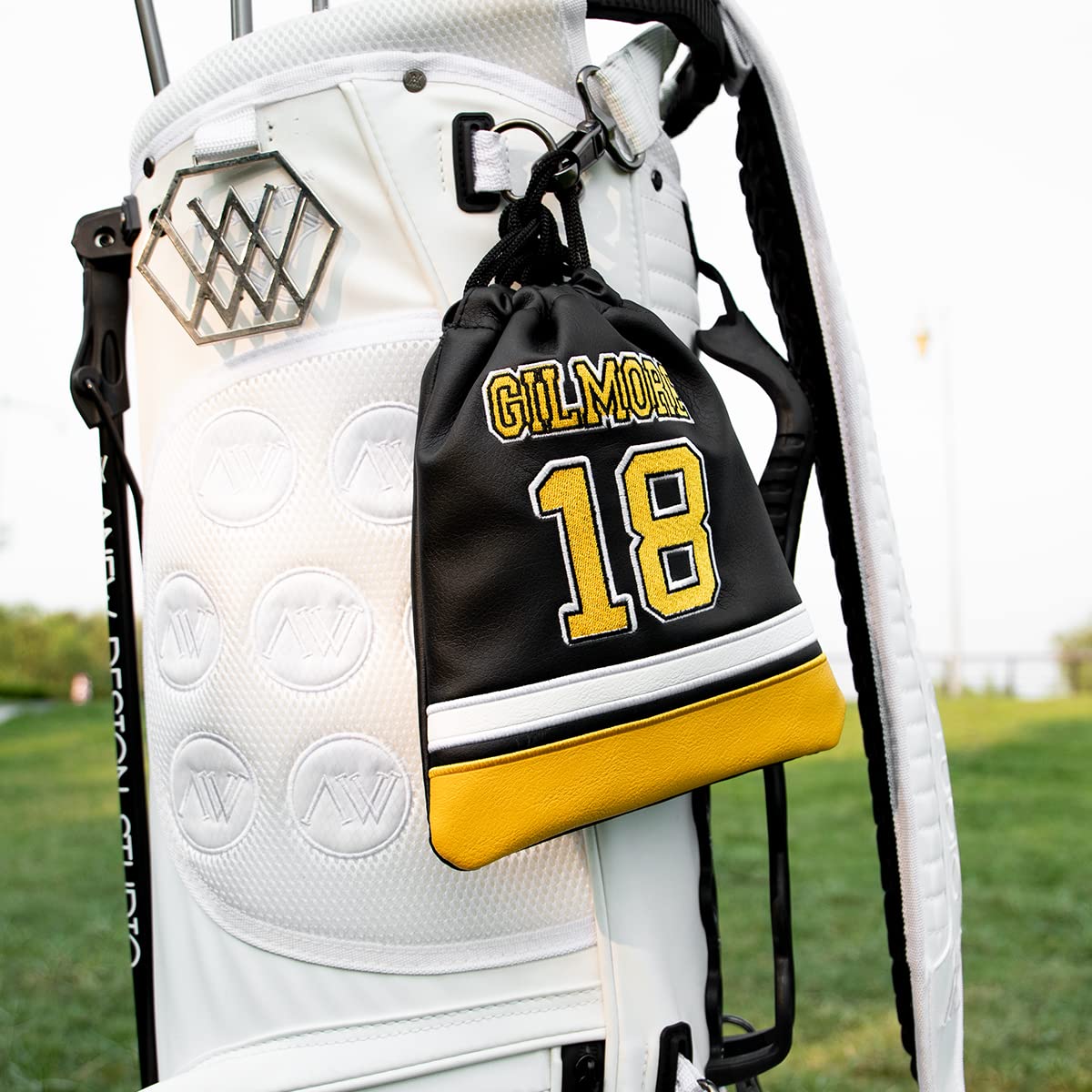 Aliennana Golf Valuables Pouch soft lining protects contents from impact while moving.