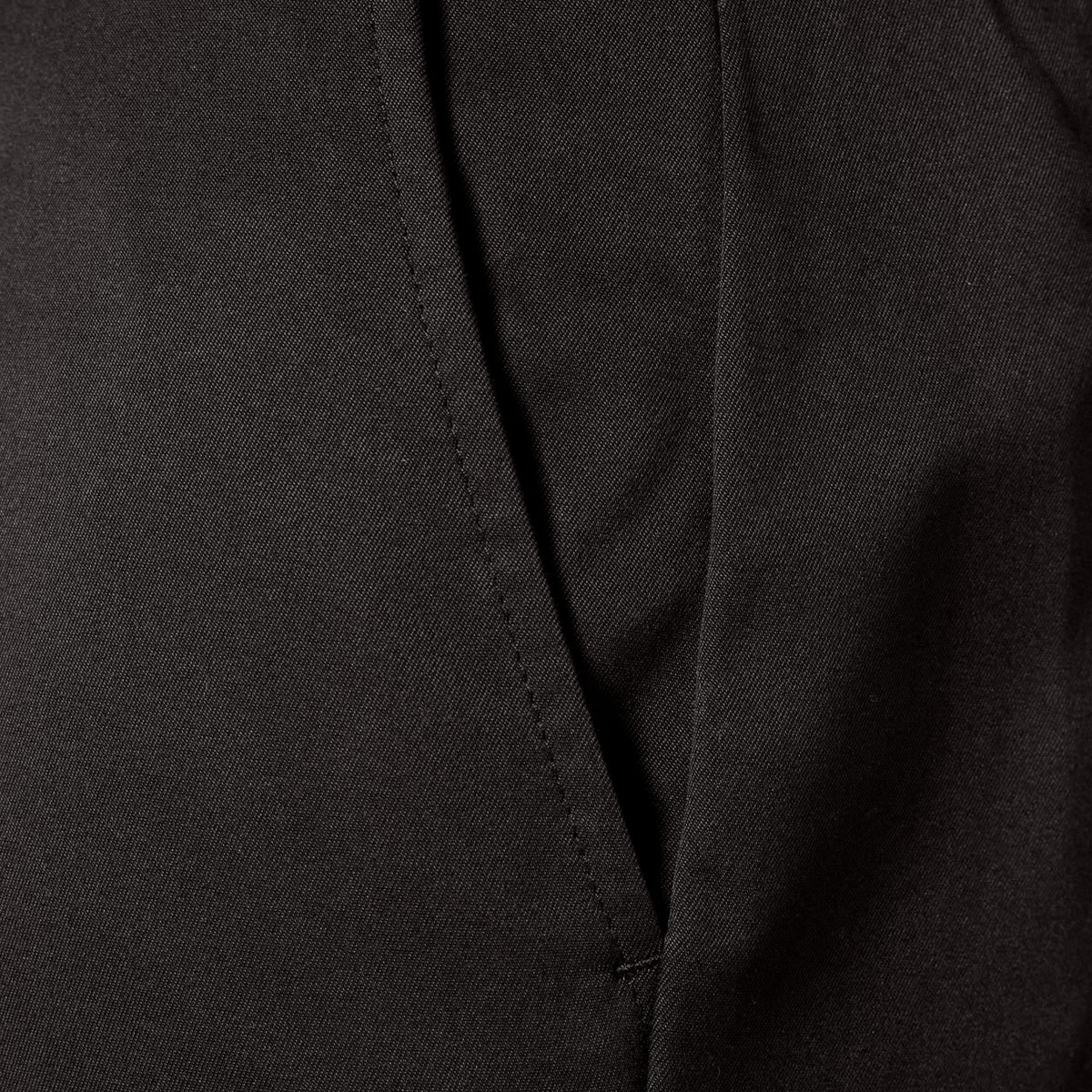 Amazon Essentials men's golf pant leg opening closeup shows an 8.5 inch opening