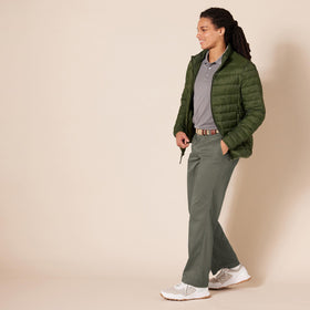 Amazon Essentials men's golf pant wrinkle-resistant finish — back-pocket detail for easy care