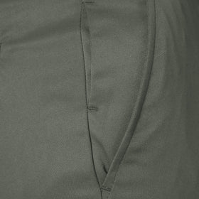 Amazon Essentials olive slim-fit golf pant with tapered leg for modern on-course fit.