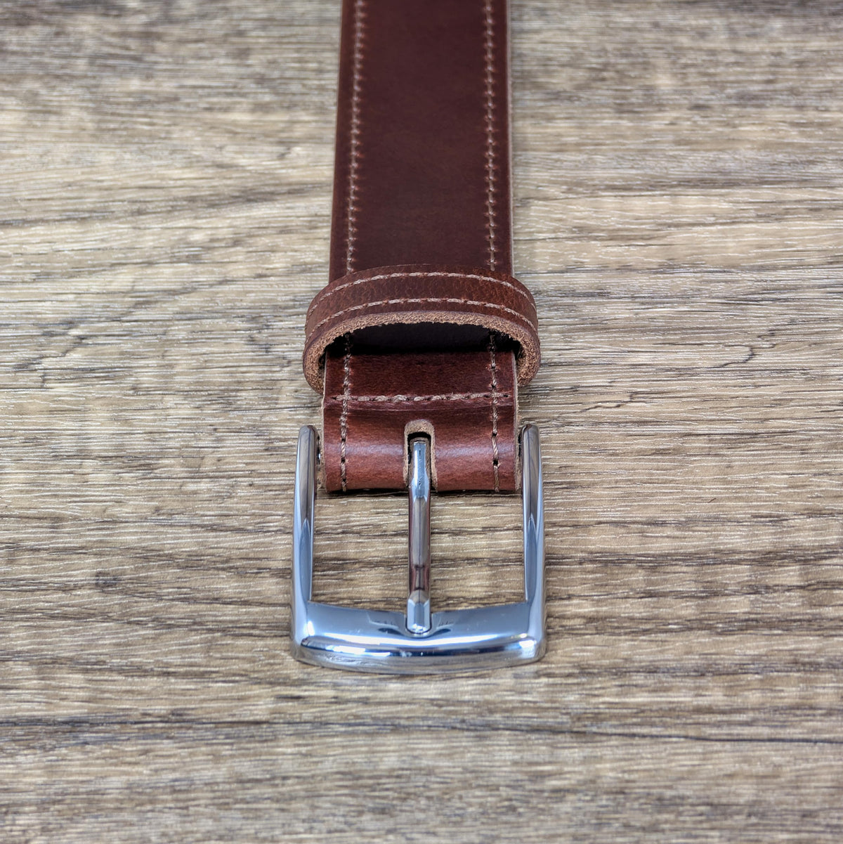 Ashford Ridge belt features seven-hole sizing for flexible fit.
