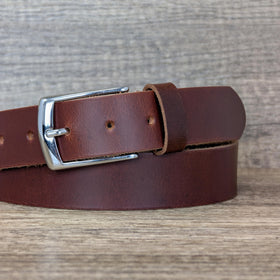 Full view of Ashford Ridge antique brown belt ready to pair with outfits.