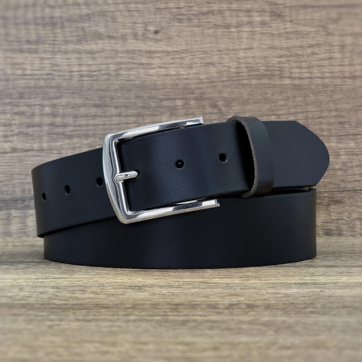 Ashford Ridge black belt wrapped for an everyday fit.