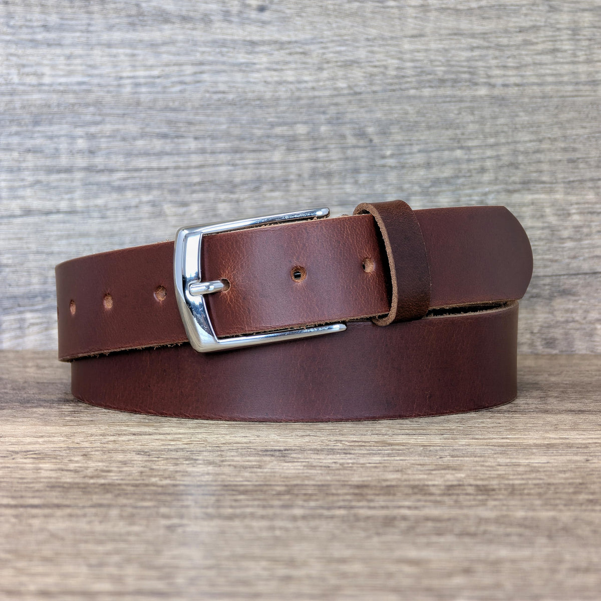 Ashford Ridge belt buckle detail in polished silver for versatile outfits.