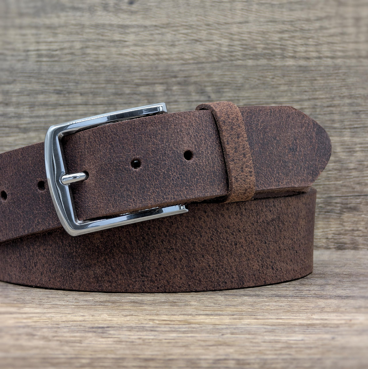Ashford Ridge belt sizing guide image helps you measure waist accurately.