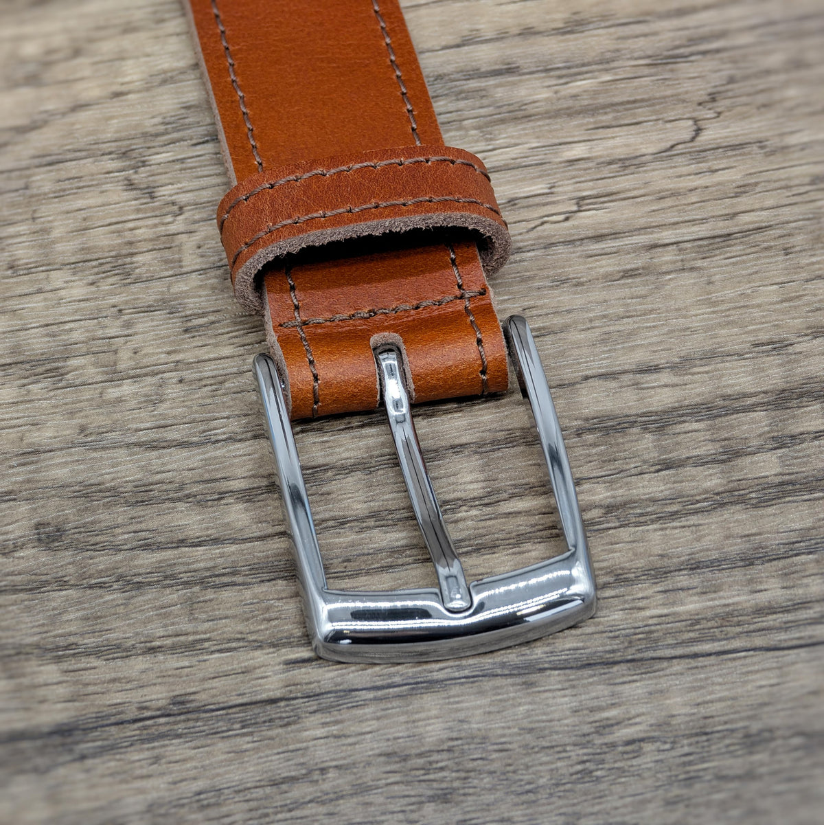 Ashford Ridge belt worn with a suit for a polished look