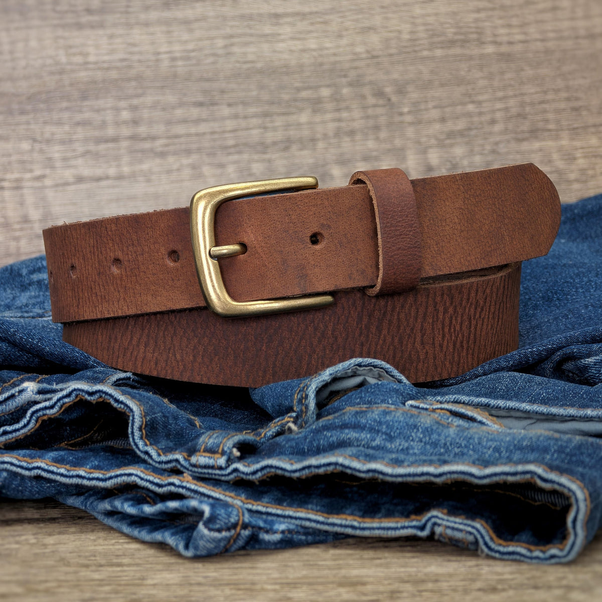 Ashford Ridge brass buckle detail emphasizes classic, secure hardware.