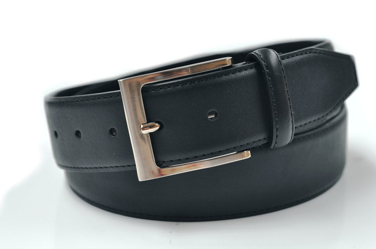Ashford Ridge genuine leather close-up highlights rich texture