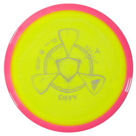 Axiom Discs Defy Neutron tee off shot demonstrating controlled distance potential