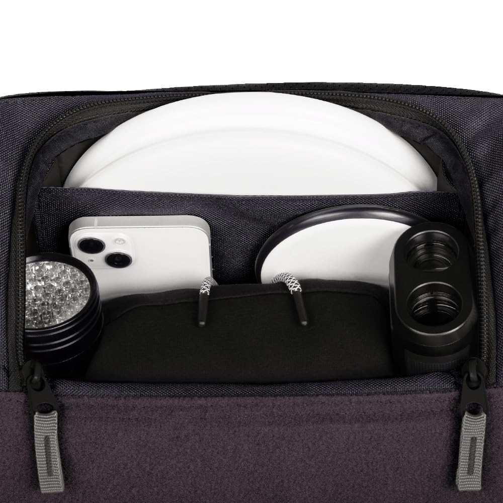 Axiom Discs Voyager Backpack chest strap with shock-absorbing webbing for stability.