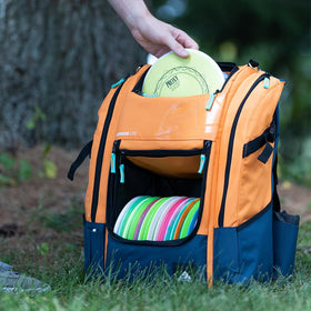 Durable 900D Polyester Ripstop material of the Voyager Lite bag.