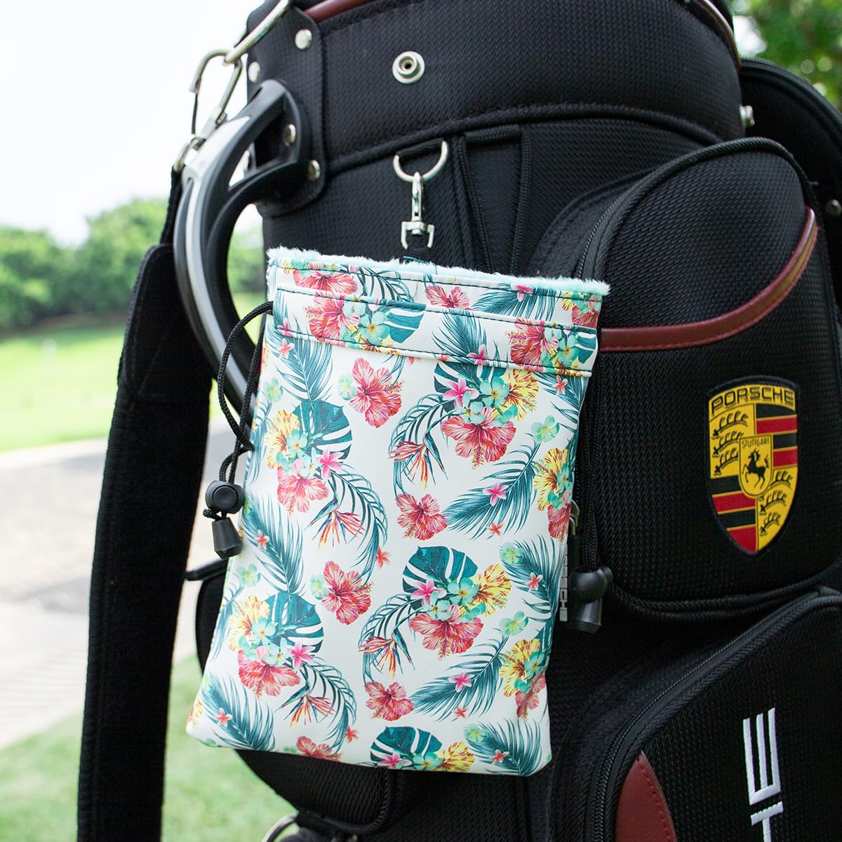 BAIRBRE Golf Valuables Pouch stores valuables, pencils, markers, and sunscreen safely.