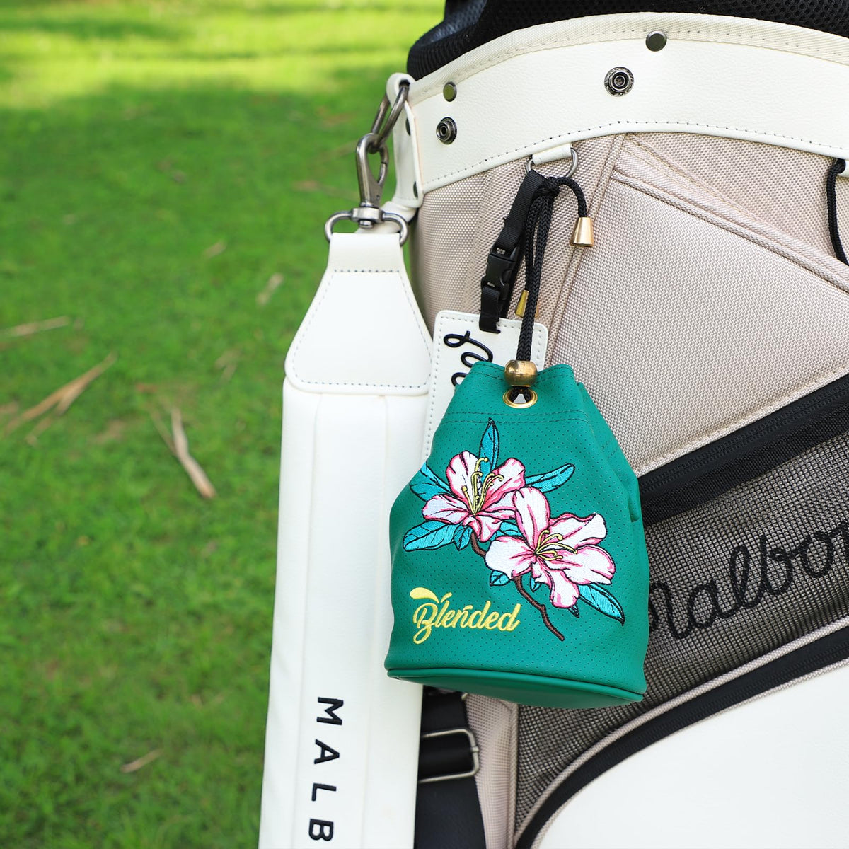 BAIRBRE tropical plant design on pouch adds vibrant color to rounds