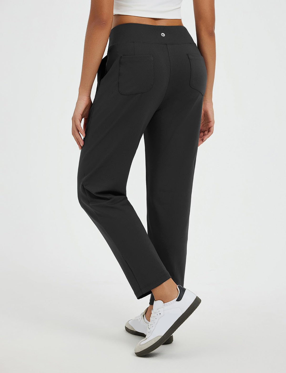 Baleaf women's pants four-pocket layout keeps essentials secure and handy.