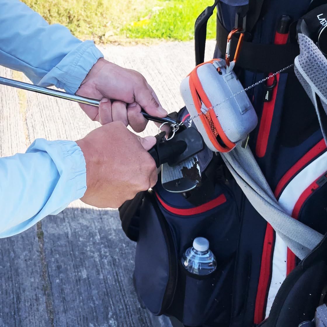 Birdskie on-bag attachment for fast club cleaning between shots