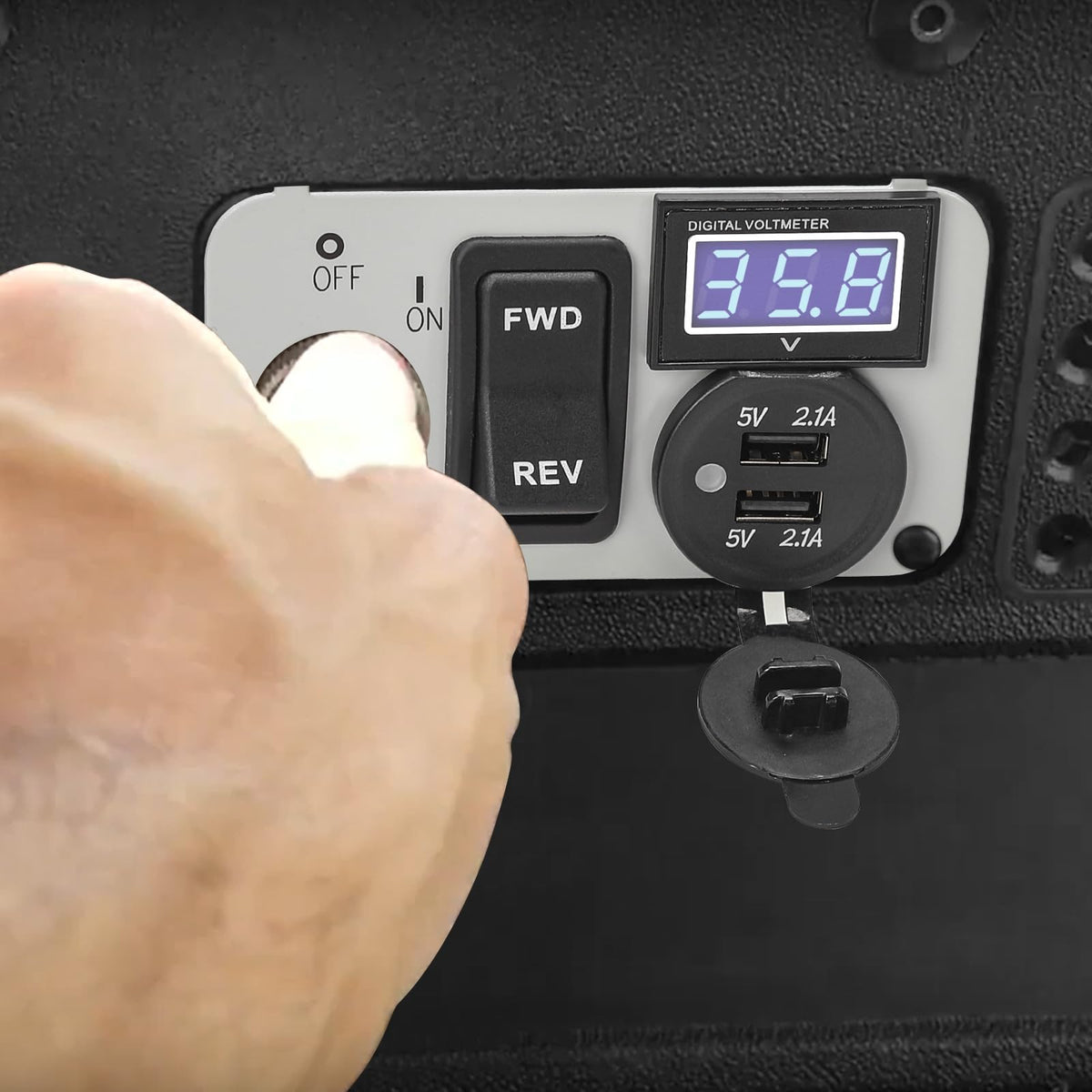 briidea 3-in-1 panel backlit voltmeter for night-time readability