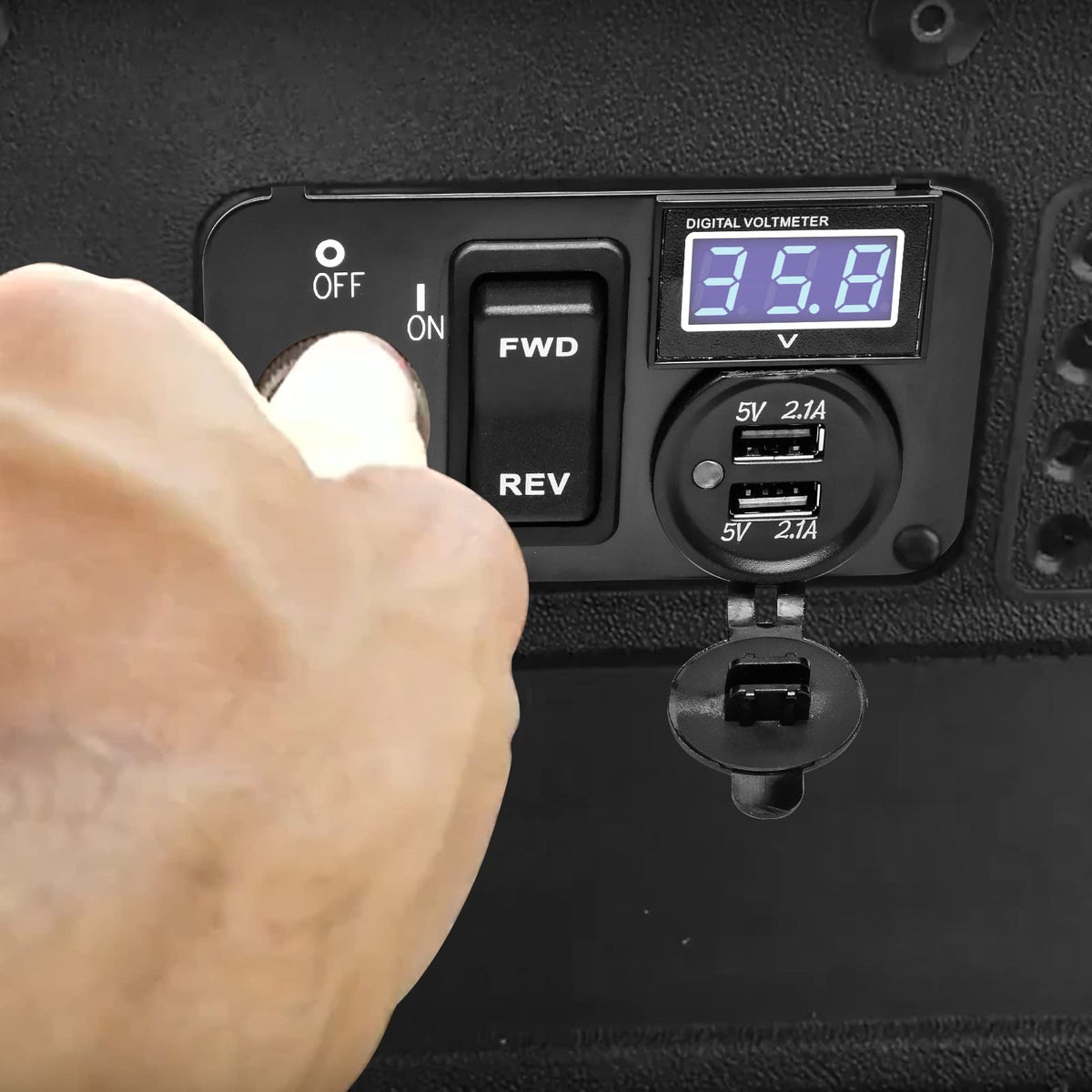 briidea sealed voltmeter design protecting from dust.