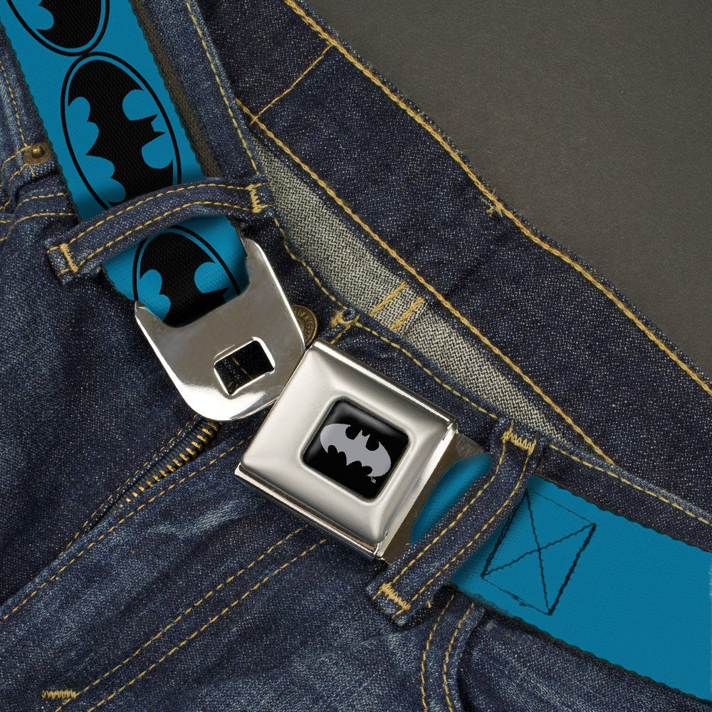 Buckledown seatbelt buckle belt blue-black detail ideal for casual outfits.