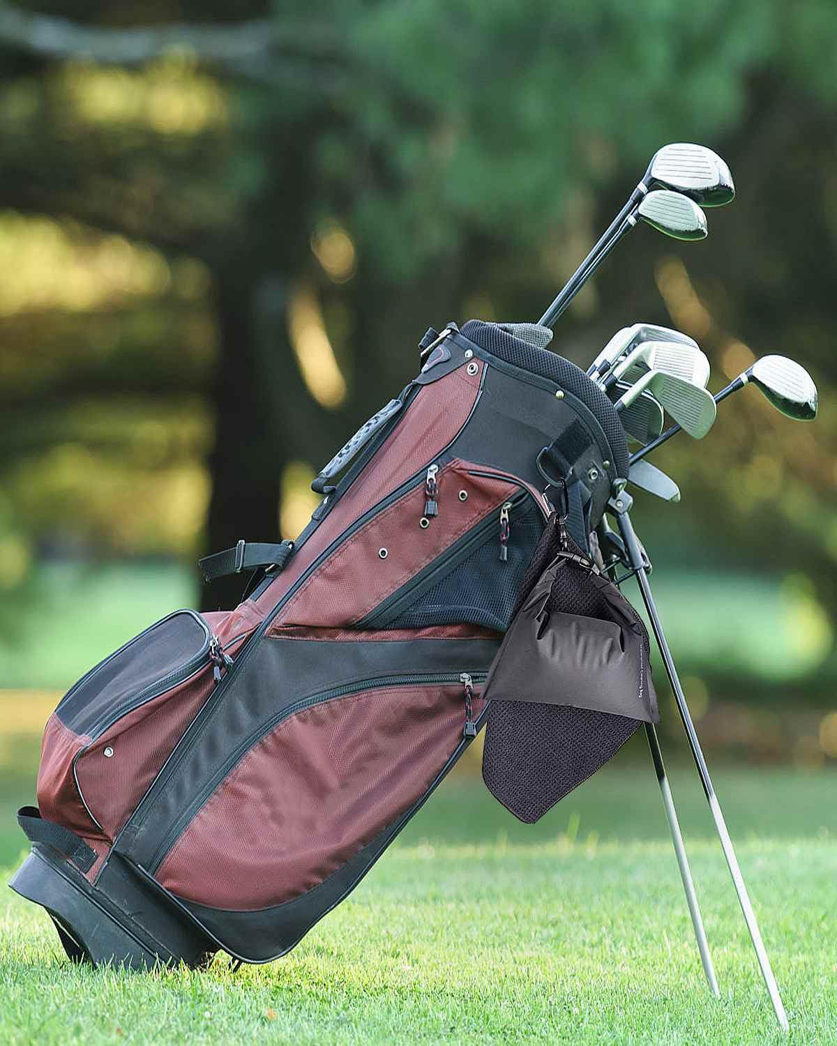 BUMOVE groove-cleaning fabric is gentle yet effective on club surfaces.