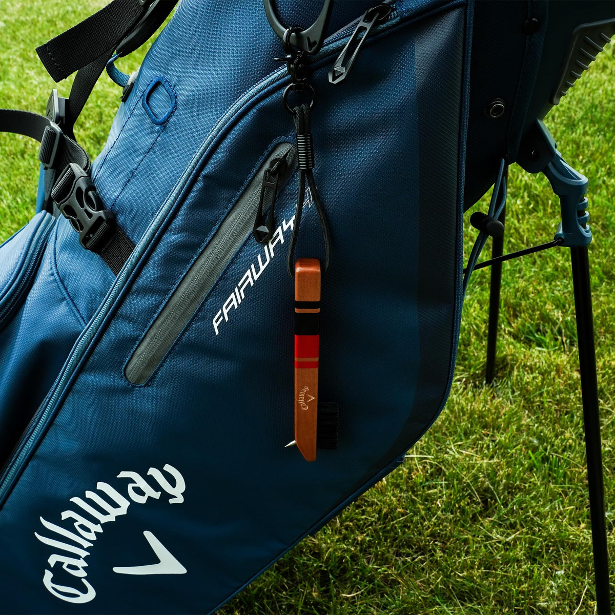 Integrated metal groove cleaner keeps club grooves debris-free.