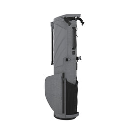 Callaway Par 3 Golf Bag with manual miniature legs for stability
