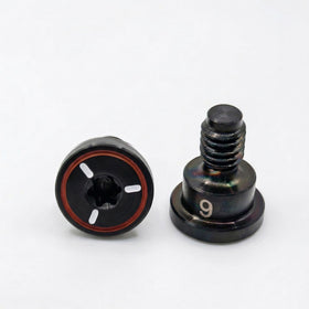 Callaway Quantum Max 2g weight close-up for fine-tuning launch and stability.