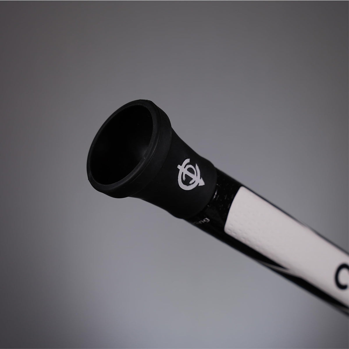 Center Cutt Wide grip reduces pressure for smoother hand placement.