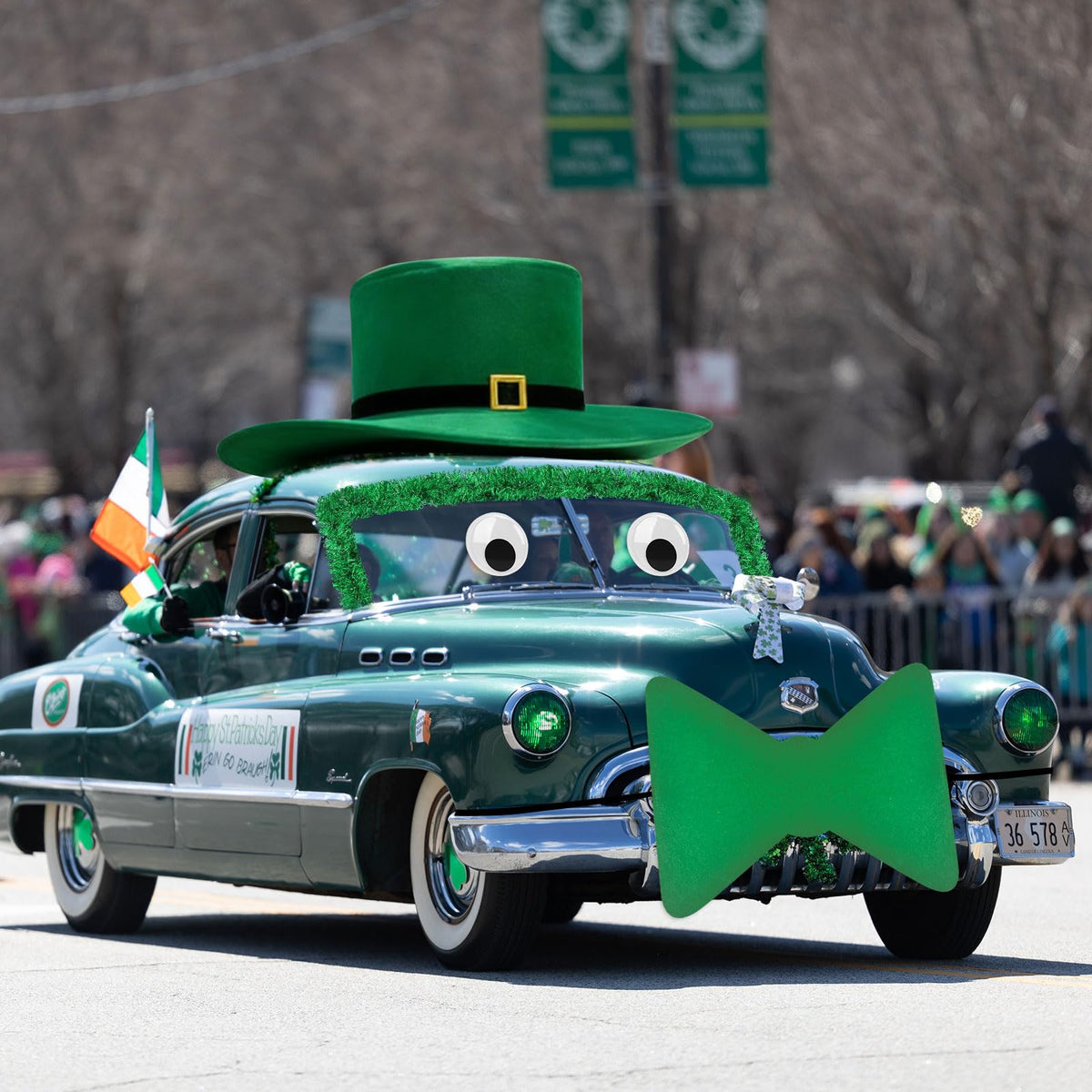 Cinrobiye St Patrick's Day golf cart decoration on a cart roof