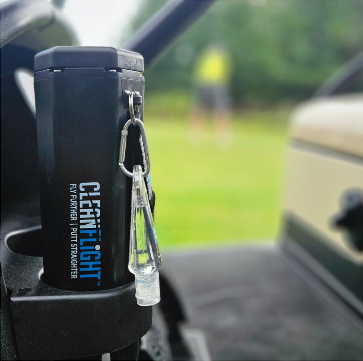 Clean Flight bag-clip-mount demonstrates hands-free portability on the course.