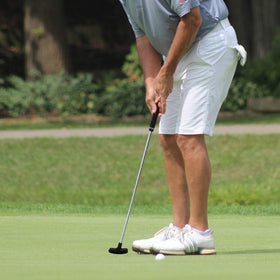 Crestgolf grip-face alignment visuals promote confident setup.