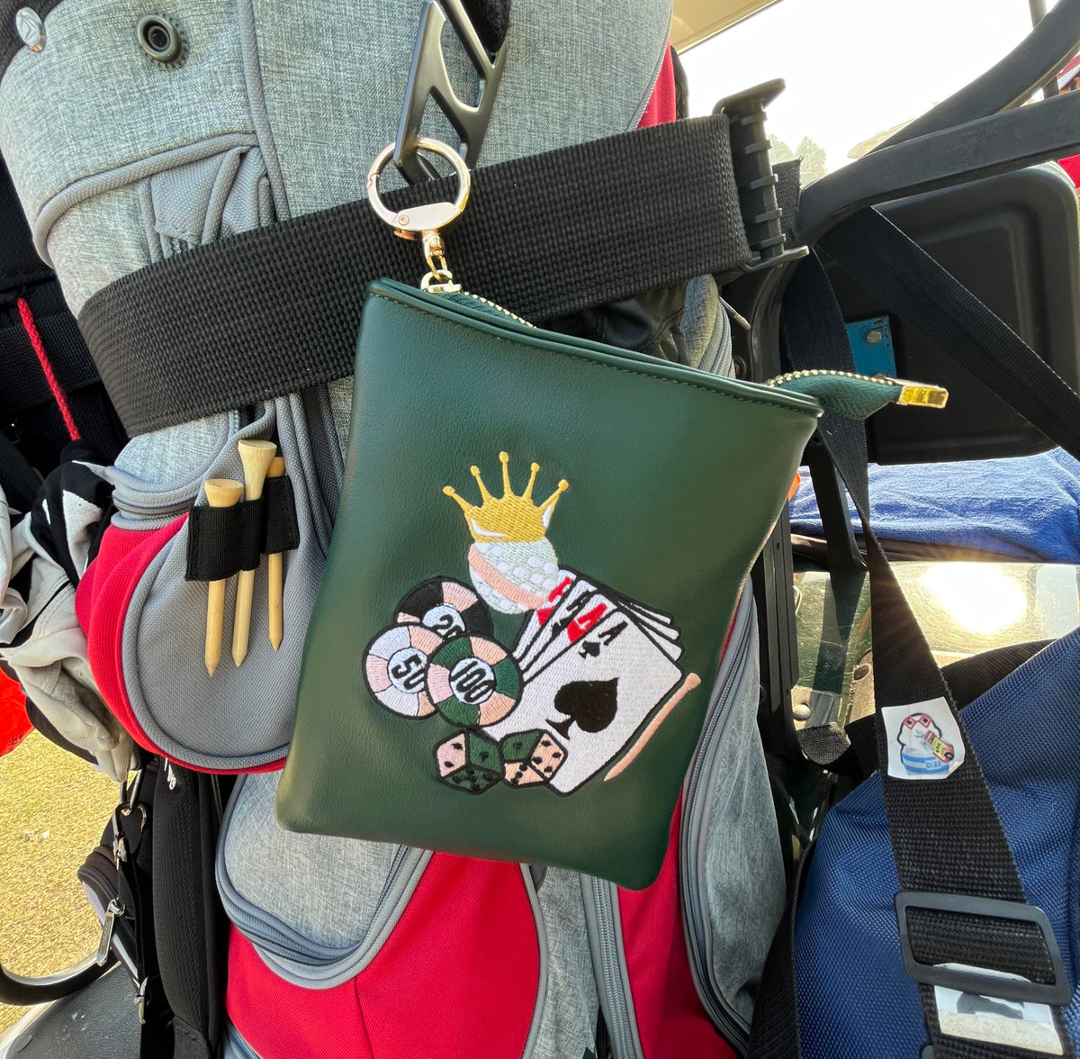 CROWNBLANKS PinkTee pouch zipper with logo secures belongings during rounds.