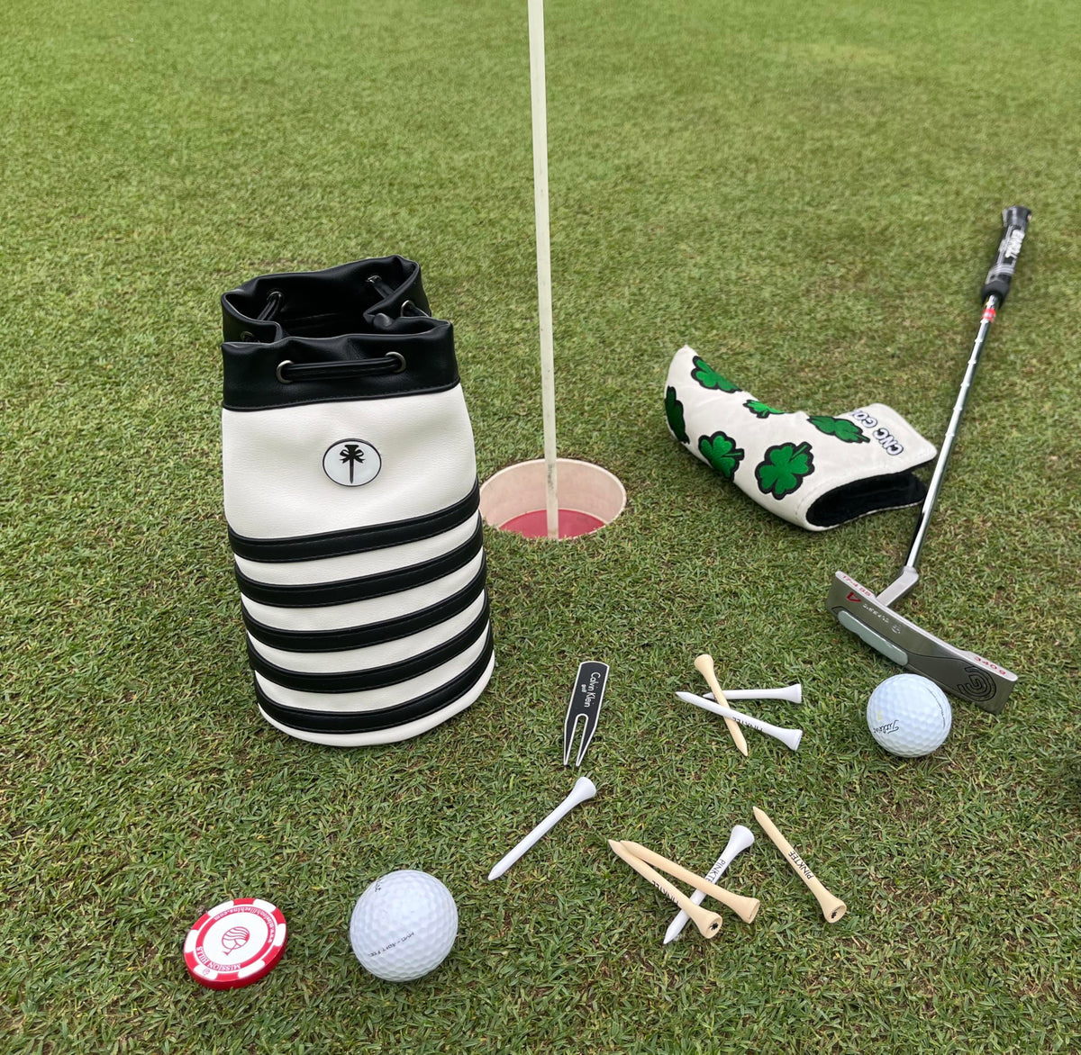 CROWNBLANKS PINKTEE leather golf pouch interior view showing capacity for up to 20 balls.