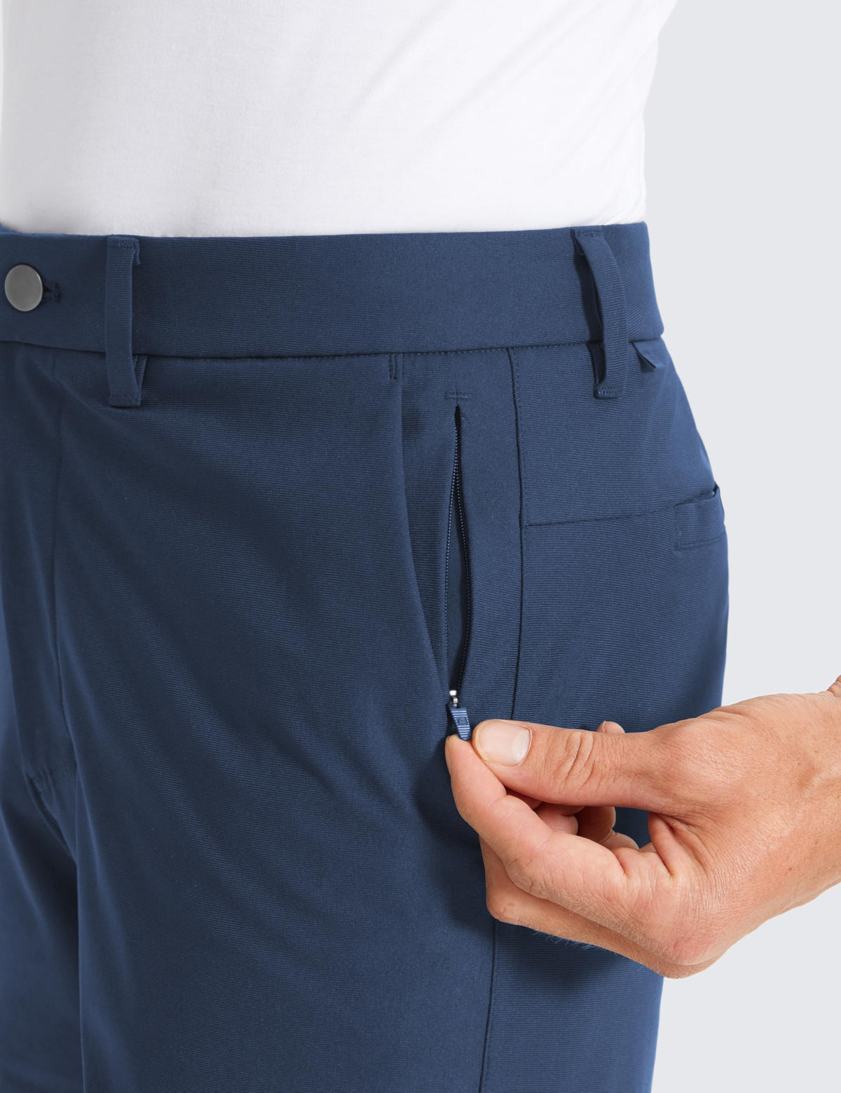 CRZ YOGA men's golf trousers resist wrinkles for a neat appearance.