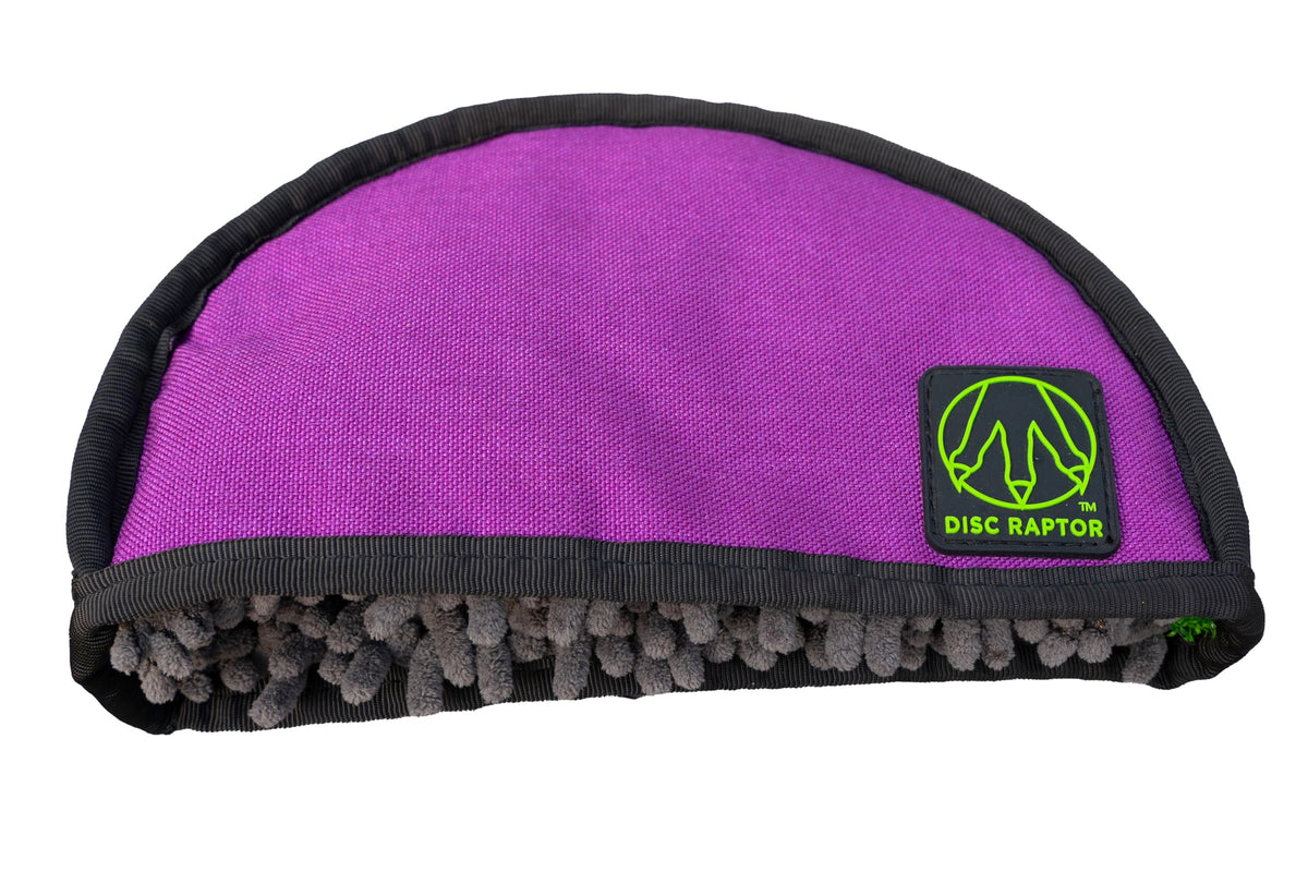 Disc Raptor microfiber towel interior close-up for fast moisture and dirt removal on muddy rounds.