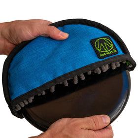 Disc Raptor microfiber towel interior dries discs quickly during rounds