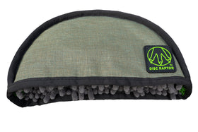 Disc Raptor turf spine removes dirt during cleanup on muddy courses