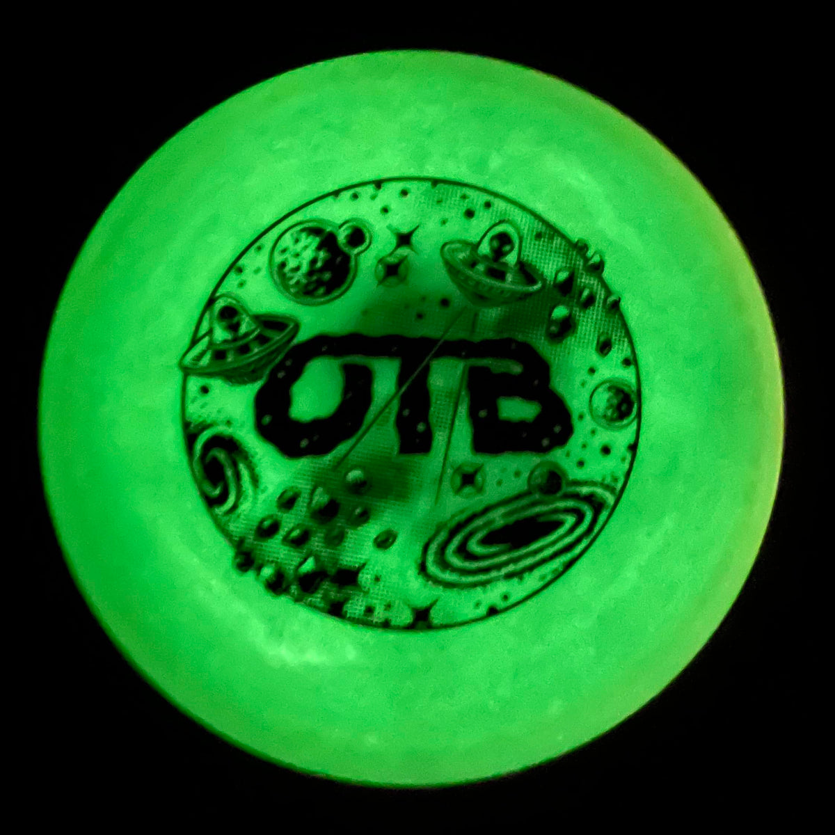 Buzzz glow midrange from Discraft in pink for beginners and pros in night rounds.