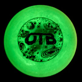 Buzzz glow midrange from Discraft in pink for beginners and pros in night rounds.