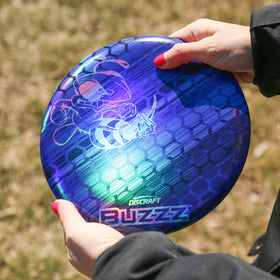 Discraft honeycomb full-foil Buzzz in flight, stable and predictable
