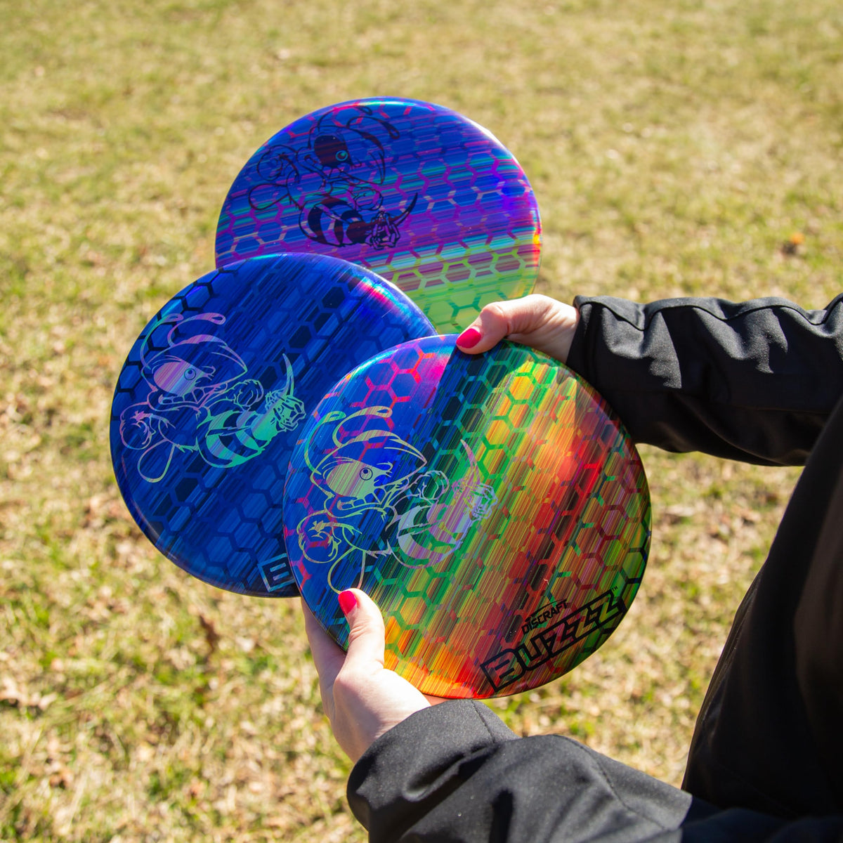 Discraft Buzzz weight range 170-177+ for versatile grip and flight.