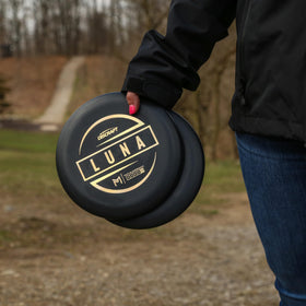 Discraft Luna putter pack flight path demonstration for consistent release