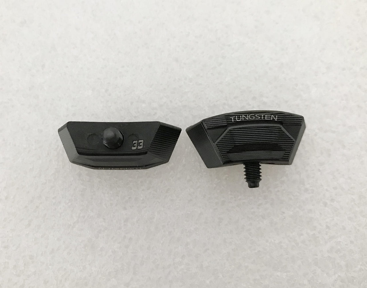 Dree 33g weight screw close-up for Ping G425 driver use and feel tuning