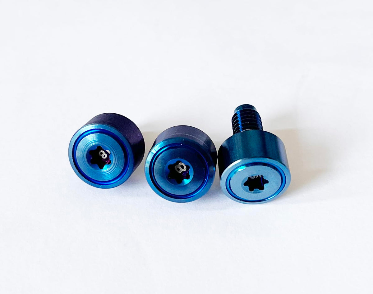DREE golf weight screws for Paradym Ai Smoke driver provide tunable weights for customized feel.
