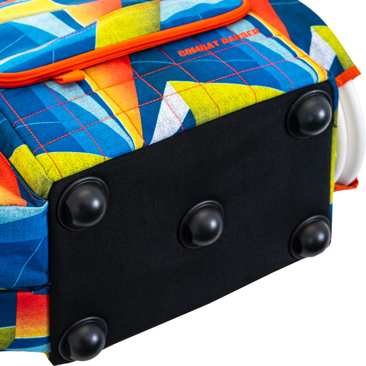 Dynamic Discs Combat Ranger easy-zip closures, secure gear between rounds.
