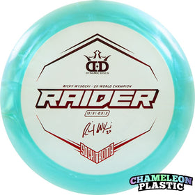 Dynamic Discs Raider Lucid-X in flight highlights stable distance potential across arm speeds.