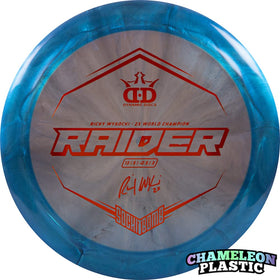 Dynamic Discs Raider Lucid-X hot stamp close-up showcasing limited edition style.